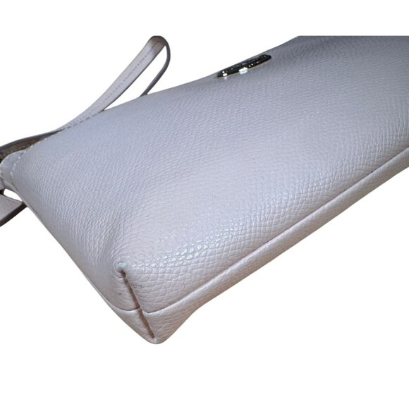 Coach East/West Leather Wristlet in Pale Blush Pink in Excellent Condition! - Picture 4 of 9